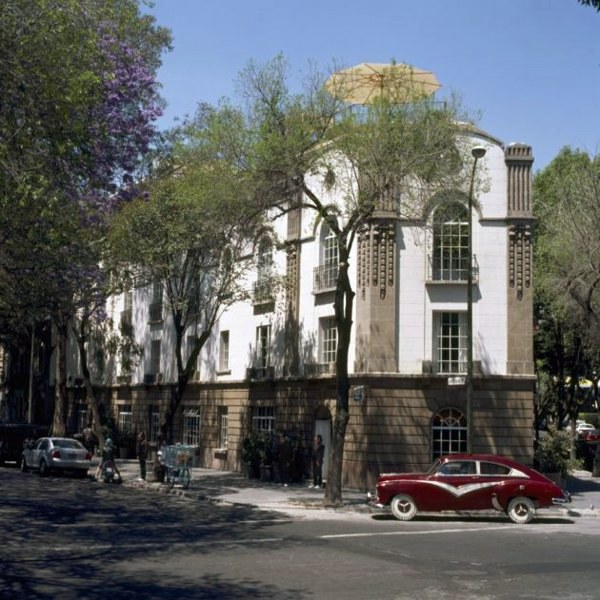 Neoclassical building - modern and functional hotel Condesa DF