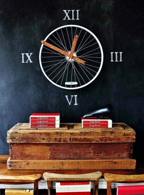 Fancy DIY clock from various home accessories