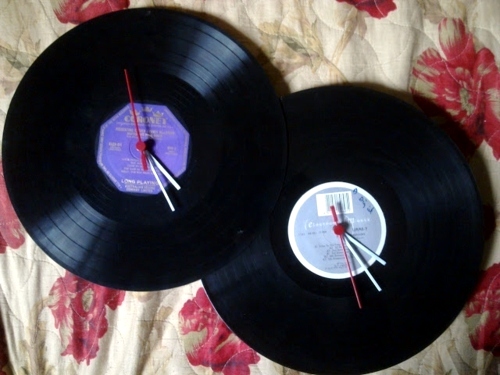 Fancy DIY clock from various home accessories