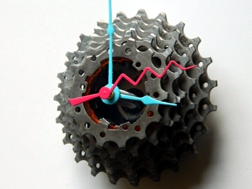 Fancy DIY clock from various home accessories