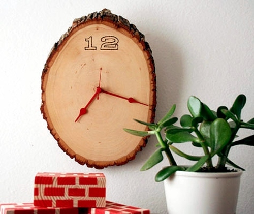 Fancy DIY clock from various home accessories