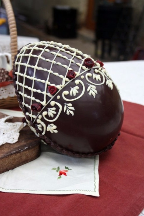 DIY chocolate Easter eggs