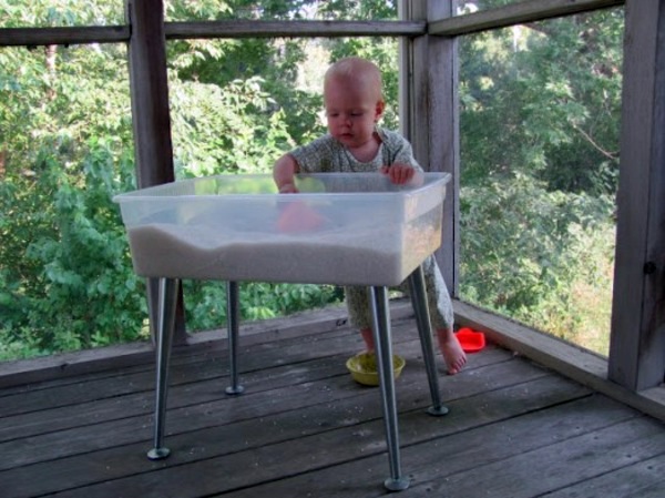 Amusing table to play - great idea for the kids