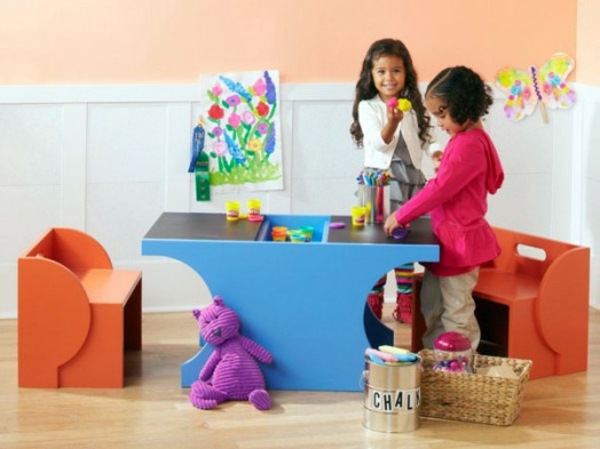 Amusing table to play - great idea for the kids