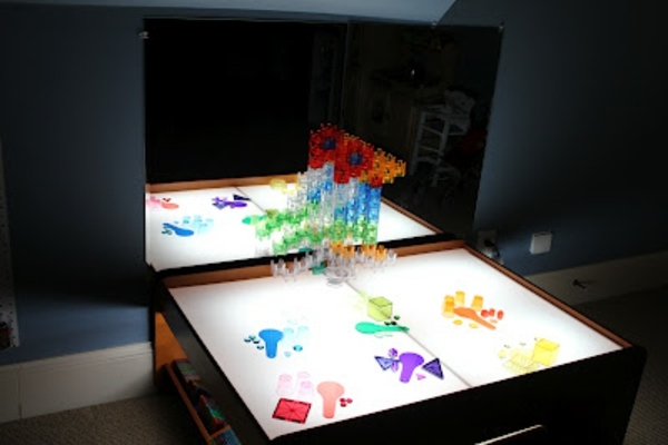 Amusing table to play - great idea for the kids
