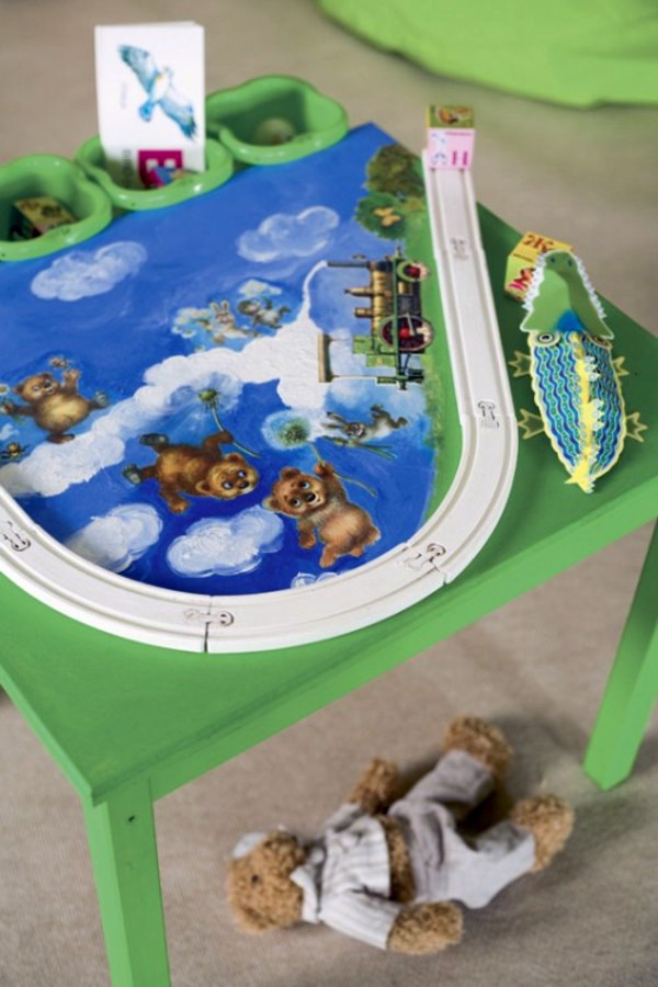 Amusing table to play - great idea for the kids