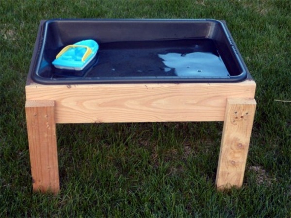 Amusing table to play - great idea for the kids