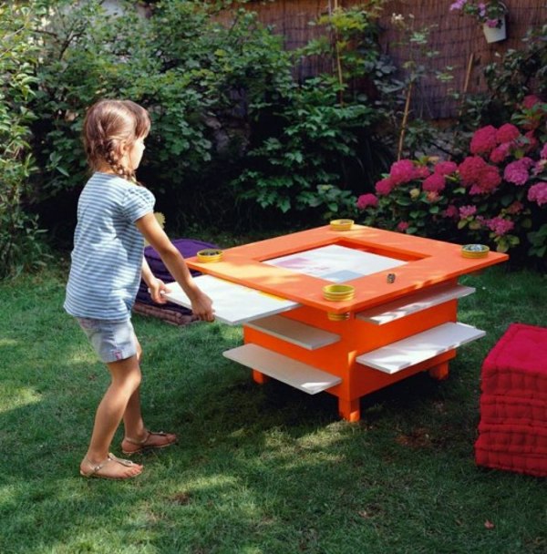 Amusing table to play - great idea for the kids
