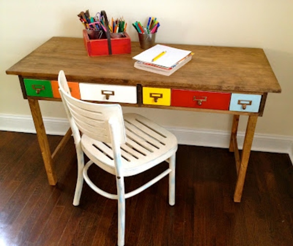 Amusing table to play - great idea for the kids
