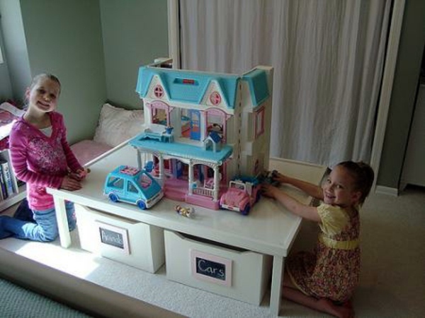 Amusing table to play - great idea for the kids