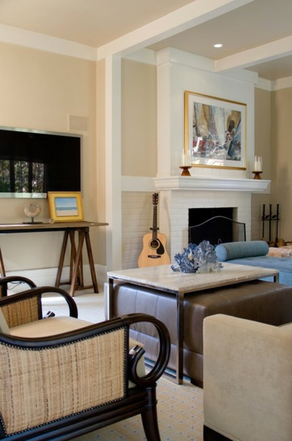 Send ottoman use as a side table - a versatile piece of furniture with style