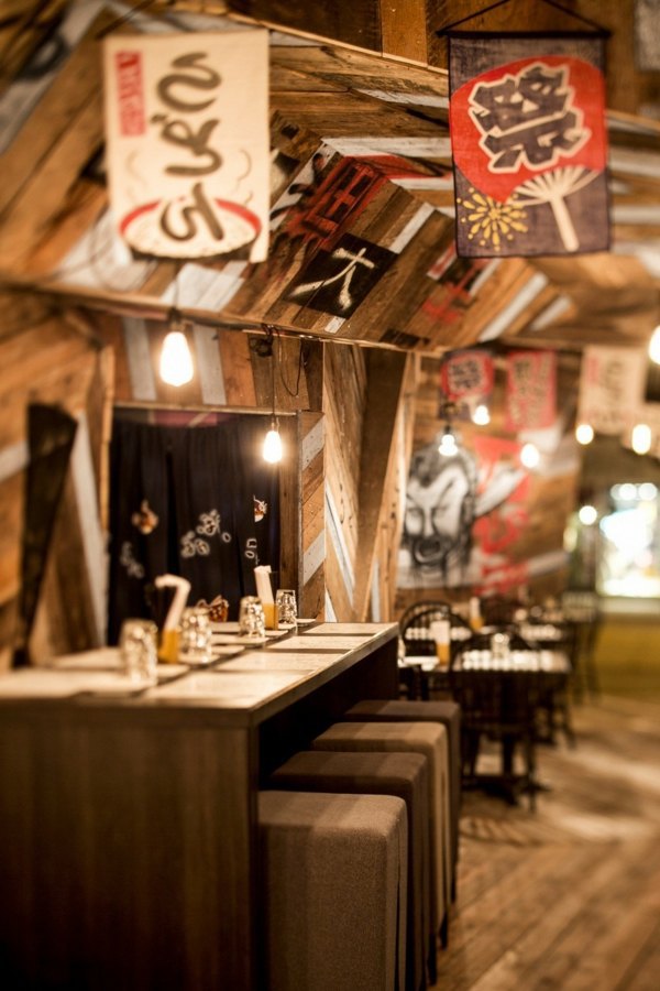 Kunst - Lively bar and restaurant in a