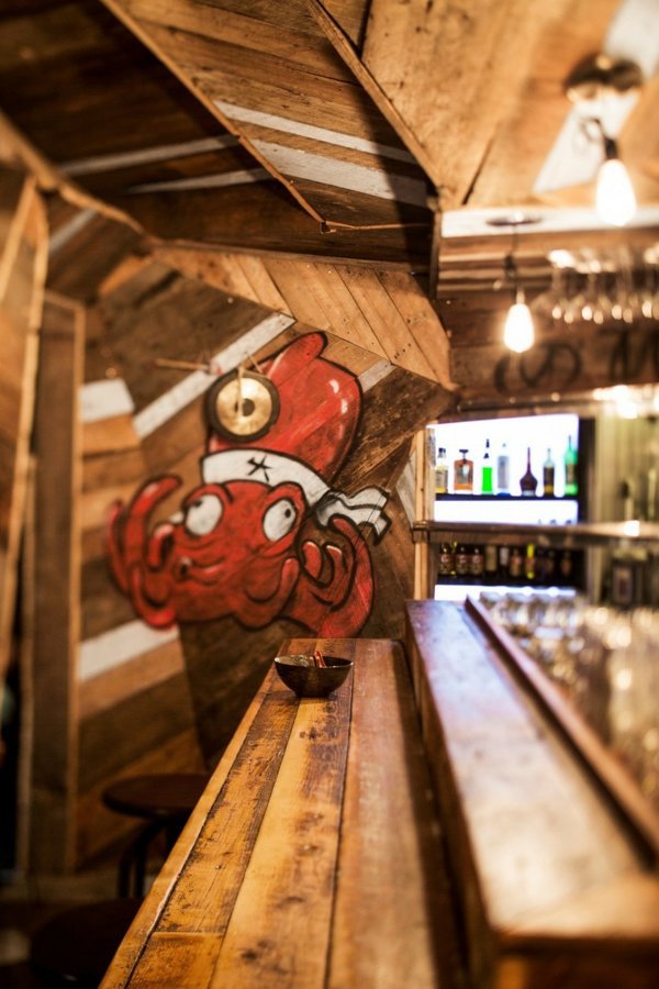 Lively bar and restaurant in a