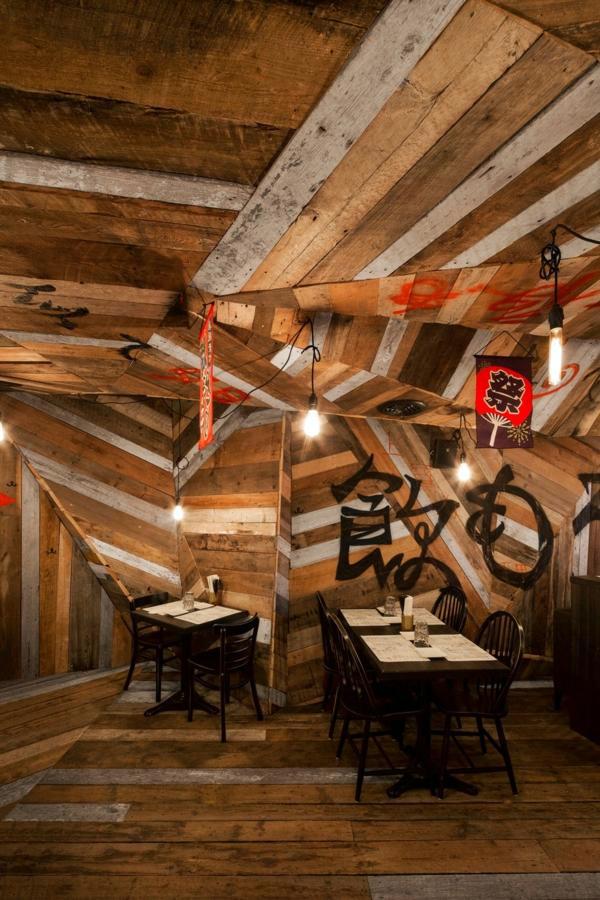 Lively bar and restaurant in a