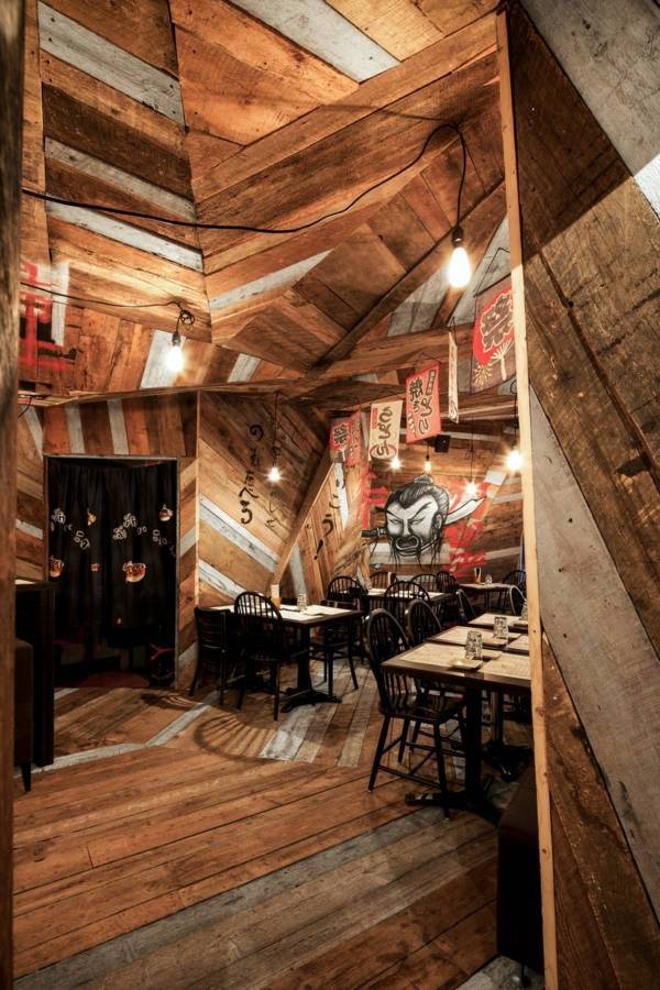 Lively bar and restaurant in a