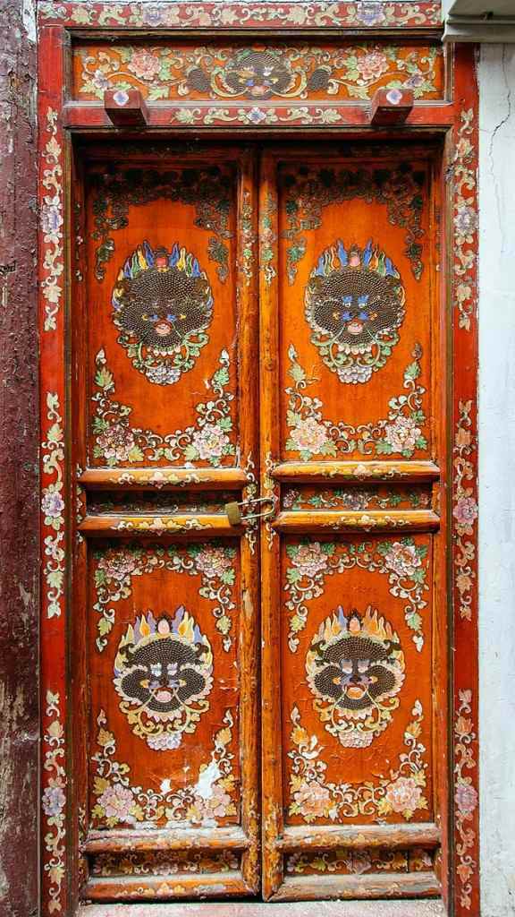 Beautiful house doors in country style - DIY door colors Beautiful house doors in country style - DIY door colors