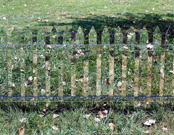 Gartengestaltung - Mirror picket fence reflects the landscape Gartengestaltung - Mirror picket fence reflects the landscape