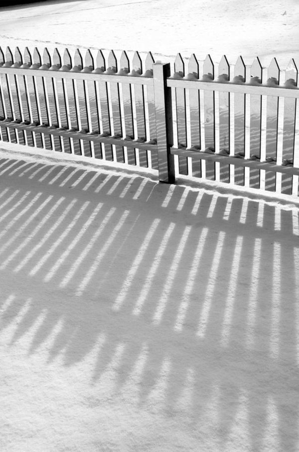 Gartenzubehör - Mirror picket fence reflects the landscape Gartenzubehör - Mirror picket fence reflects the landscape