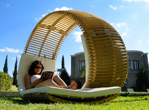 Double recliner outdoors by Victor M. Aleman
