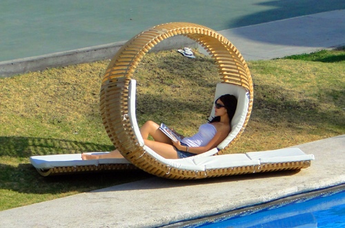 Double recliner outdoors by Victor M. Aleman
