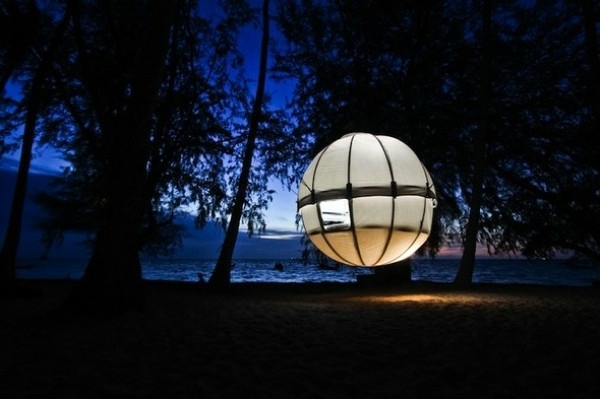 The pendant luxury tent Cocoon Tree