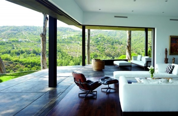 The Modern house on the hill and Magnificent views in the canyon The Modern house on the hill and Magnificent views in the canyon