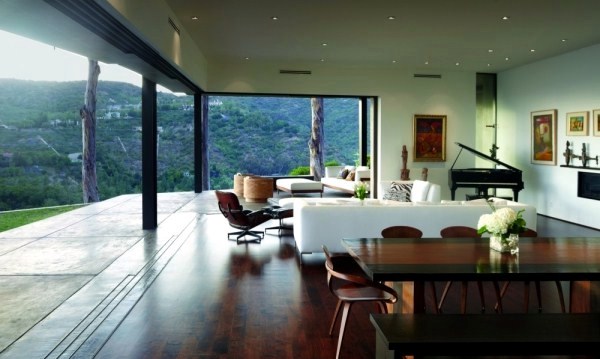 The Modern house on the hill and Magnificent views in the canyon The Modern house on the hill and Magnificent views in the canyon