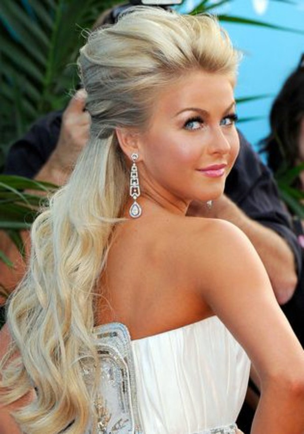 Bridal hairstyle half open - come on in style under the hood!