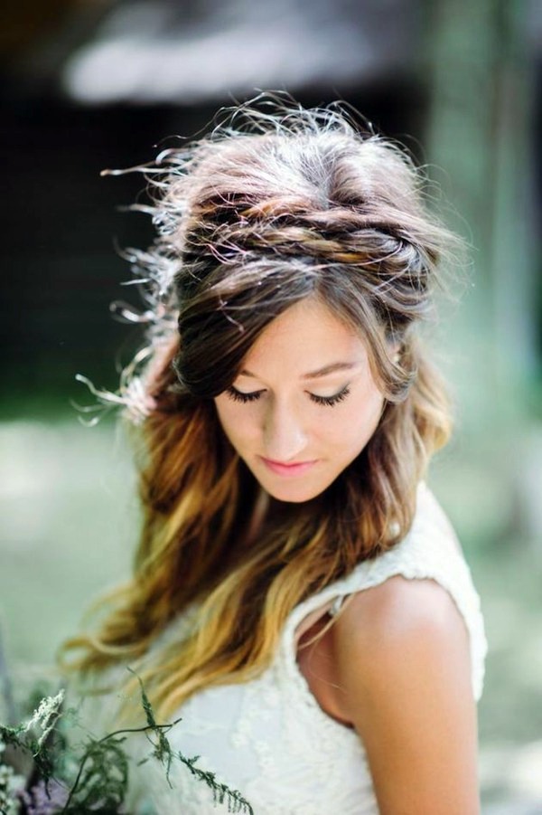 Bridal hairstyle half open - come on in style under the hood!