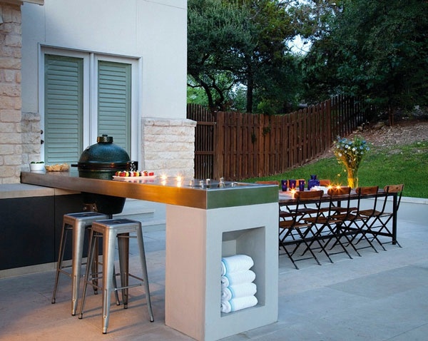 An industrial steel table with modern elegance An industrial steel table with modern elegance