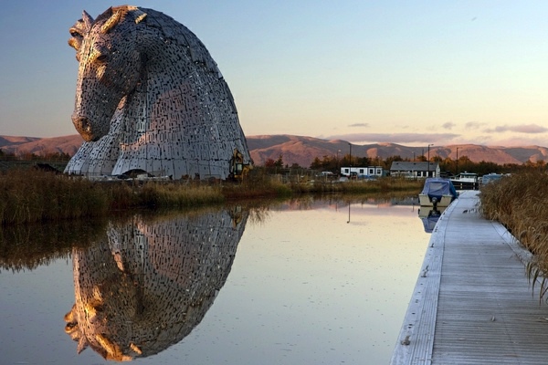 Huge Kelpies horse head sculptures tower over the Forth & Clyde Canal in Scotland