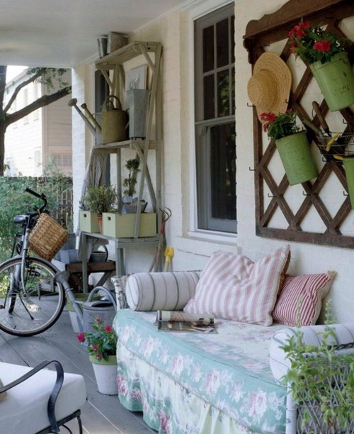 33 Fresh porch decoration ideas for pleasant spring mood 33 Fresh porch decoration ideas for pleasant spring mood