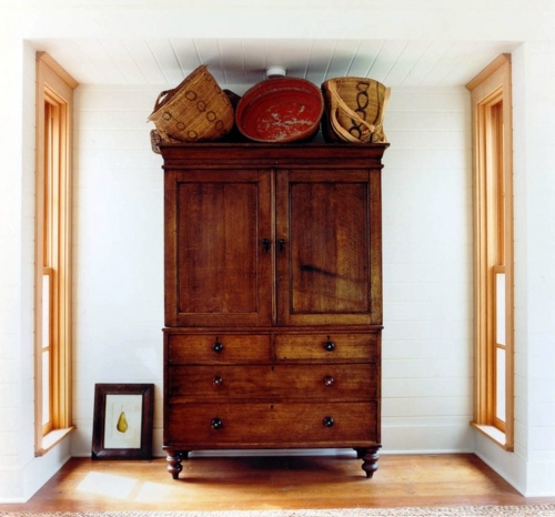 As can be appreciated the quality of the antique furniture properly