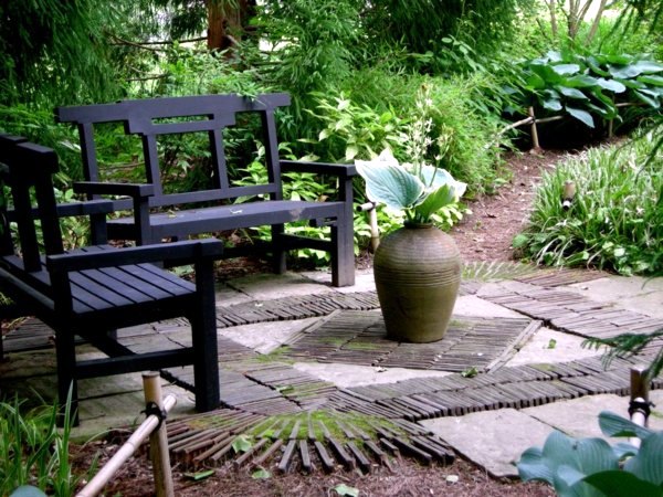 20 stylish ideas for outdoor seating area - a comfortable seating area in the garden