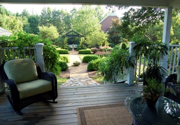 20 stylish ideas for outdoor seating area - a comfortable seating area in the garden