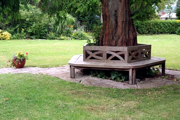 20 stylish ideas for outdoor seating area - a comfortable seating area in the garden