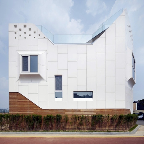 Attractive white designer house located in South Korea Attractive white designer house located in South Korea