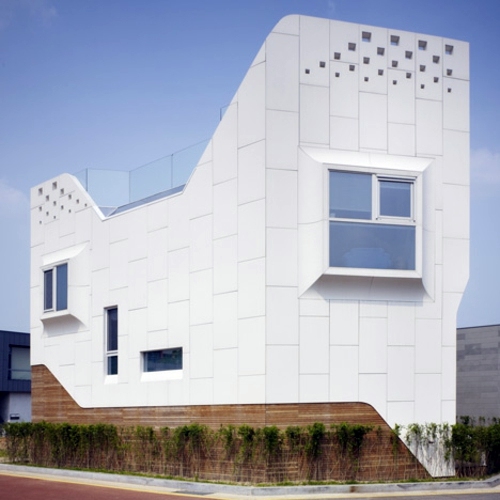 Attractive white designer house located in South Korea Attractive white designer house located in South Korea