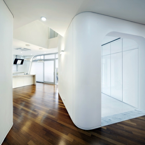 Attractive white designer house located in South Korea Attractive white designer house located in South Korea