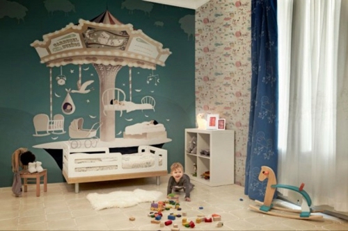 Designer wallpaper in the nursery