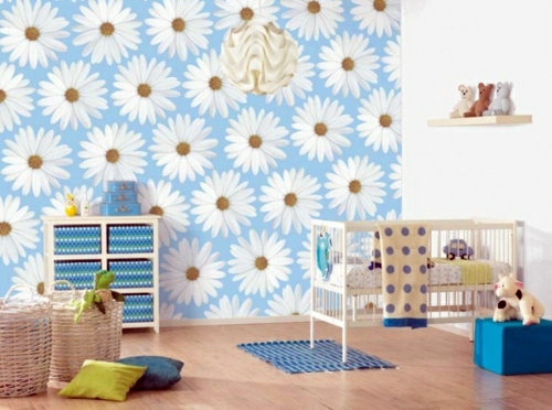 Designer wallpaper in the nursery