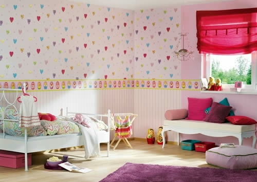 Designer wallpaper in the nursery