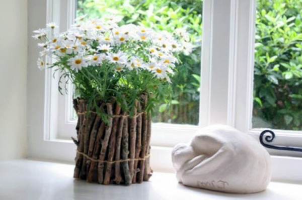 Original flowerpots from discarded objects