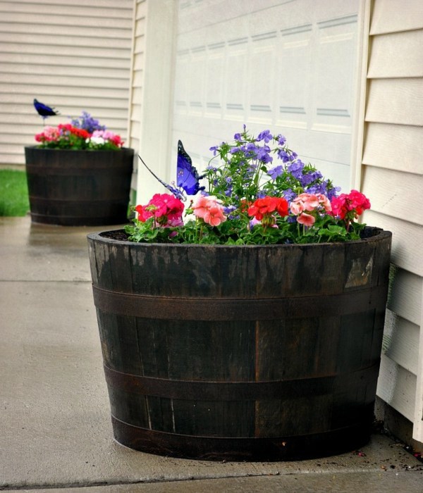 Original flowerpots from discarded objects