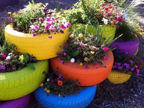 Original flowerpots from discarded objects