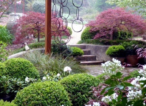 Lush sustainable gardens in Australia who just needs a little care