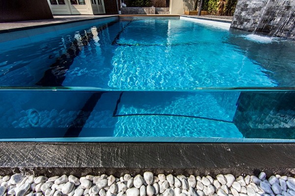 Spa facilities and swimming pool in the garden Spa facilities and swimming pool in the garden