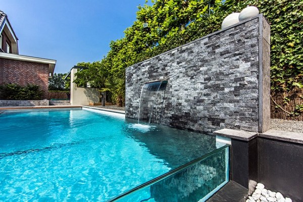 Spa facilities and swimming pool in the garden Spa facilities and swimming pool in the garden