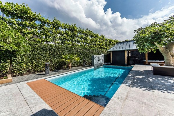 Spa facilities and swimming pool in the garden Spa facilities and swimming pool in the garden