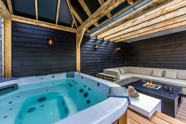 Spa facilities and swimming pool in the garden Spa facilities and swimming pool in the garden